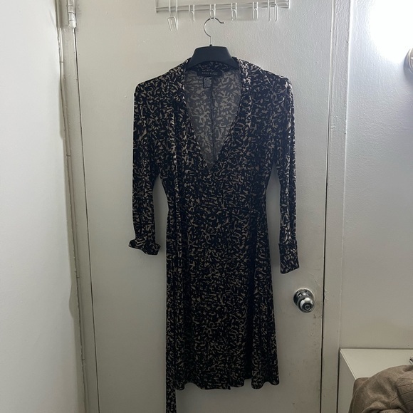 Anne Klein Dresses & Skirts - Anne Klein Black and Gold Long Sleeve Wrap Dress